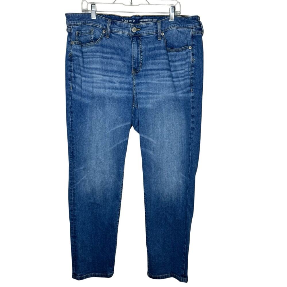 TORRID / medium wash perfect boyfriend ankle high rise jeans / 20 regular